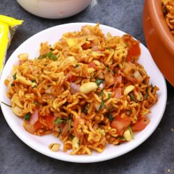 bhel puri with maggi and veggies and sauces